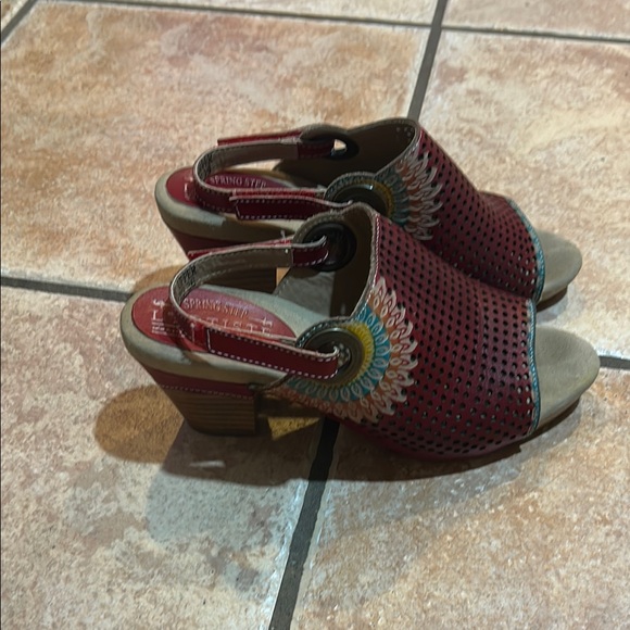 L'ATISTE Shoes - L'ARTISTE Red and Tan Mules with Perforated Design, Size 36, EUC